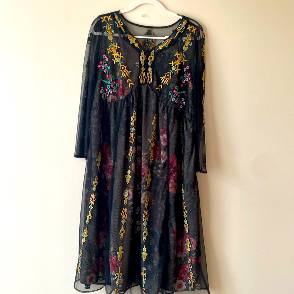 Beautiful dress embroidered netting over pattern sheath pockets empire waist
